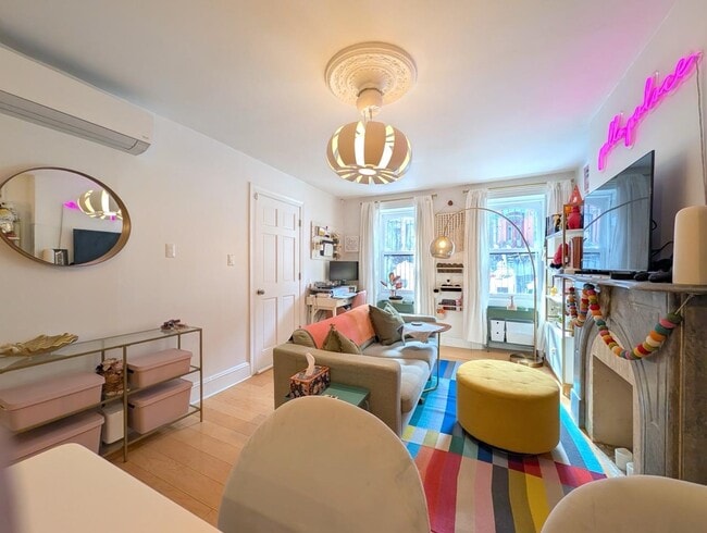 Building Photo - 332 York St