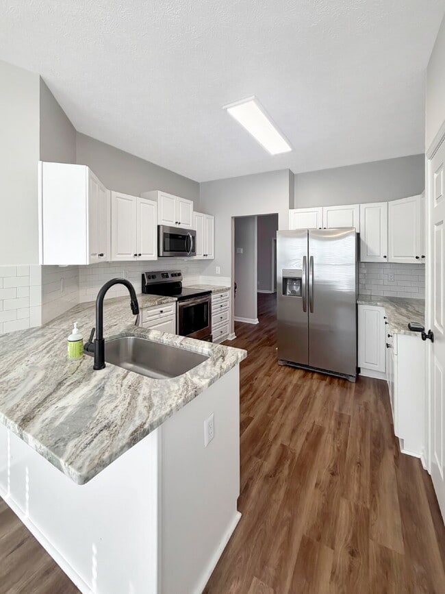Building Photo - Beautifully Updated 3-Bedroom Home on 1.1 Acres in Gainesville