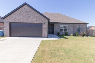 Building Photo - 1137 Laux Ln