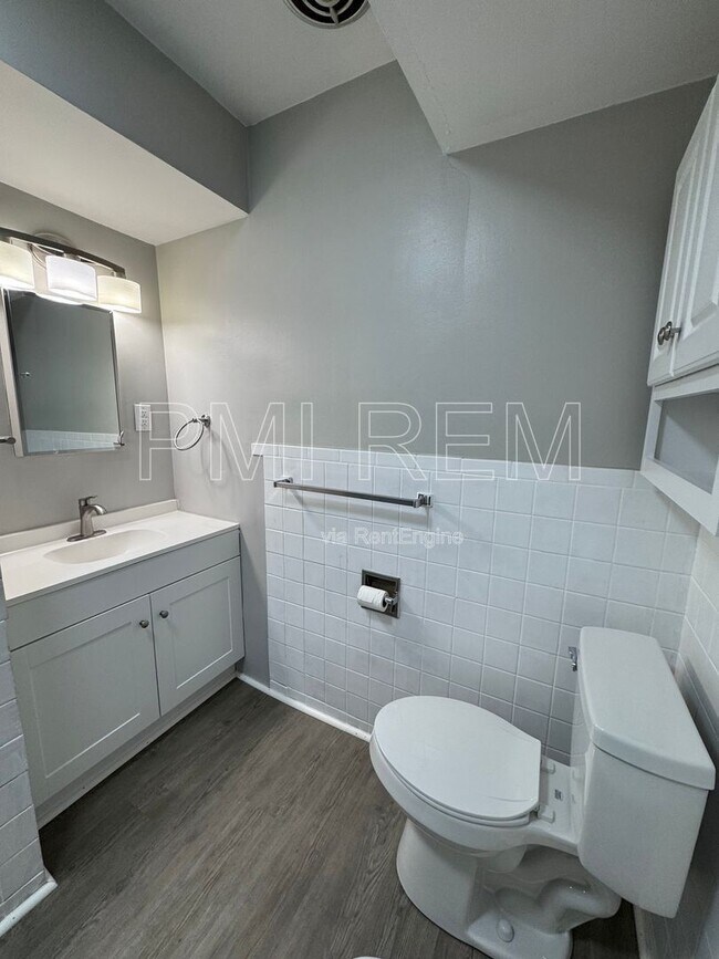 Building Photo - 128 S Miller Rd