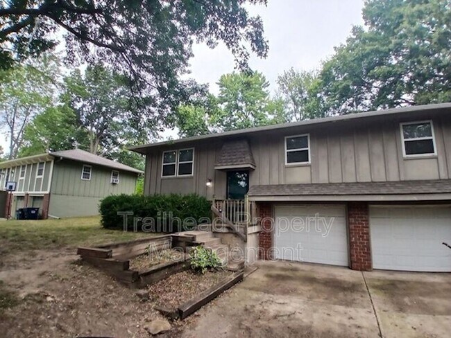Building Photo - 401 SW Stoney Brook Ln