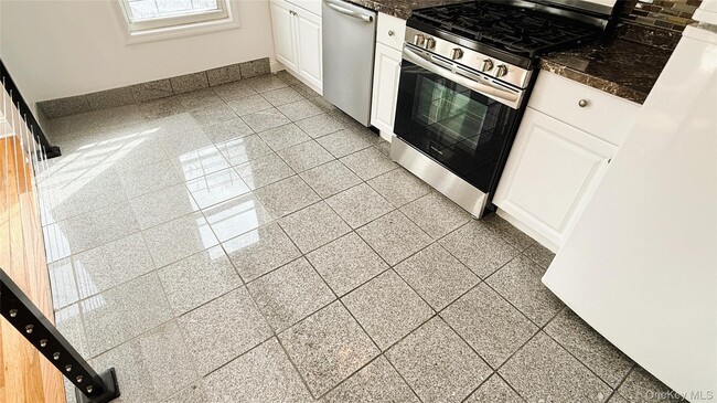 Building Photo - 50-21 Celtic Ave