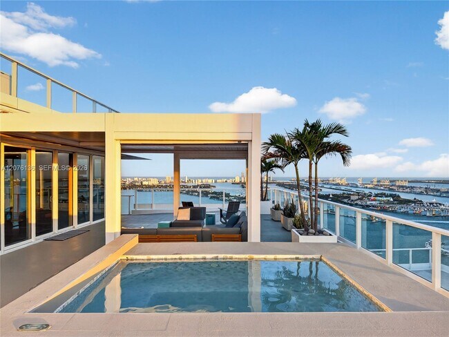 Foto del edificio - 2020 N Bayshore Dr