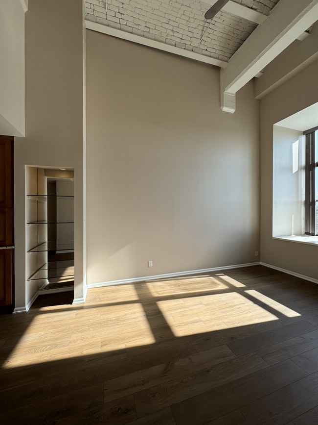 Building Photo - 270 E Highland Ave