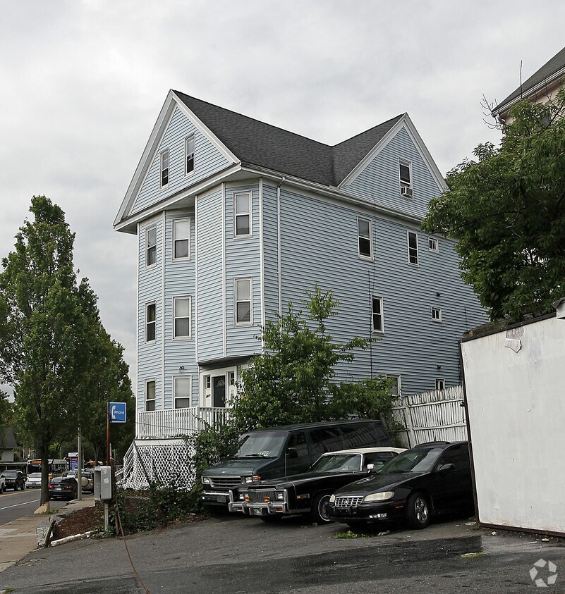 Building Photo - 2083 Dorchester Ave