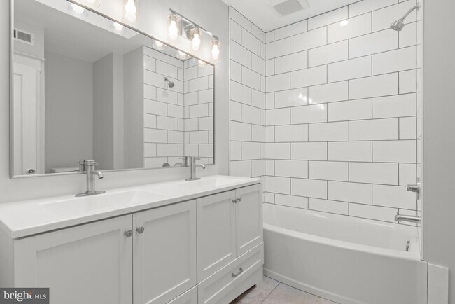 Building Photo - 507 W Abbottsford Ave