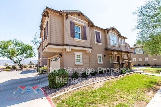 Building Photo - 2113 E Huntington Dr