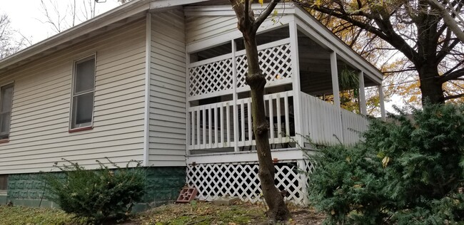 Foto del edificio - 2 bedroom House Close to Campus!