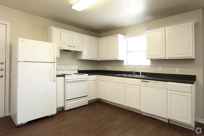 Building Photo - Amarillo Greentree Village