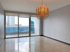 Building Photo - 200 Biscayne Blvd Way