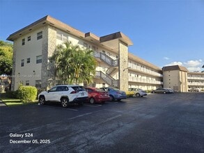 Building Photo - 5181 W Oakland Park Blvd
