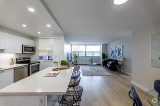 Interior Photo - 165 Ontario