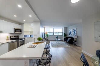 Interior Photo - 165 Ontario