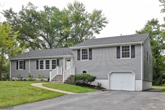 Building Photo - 17 Ertman Dr