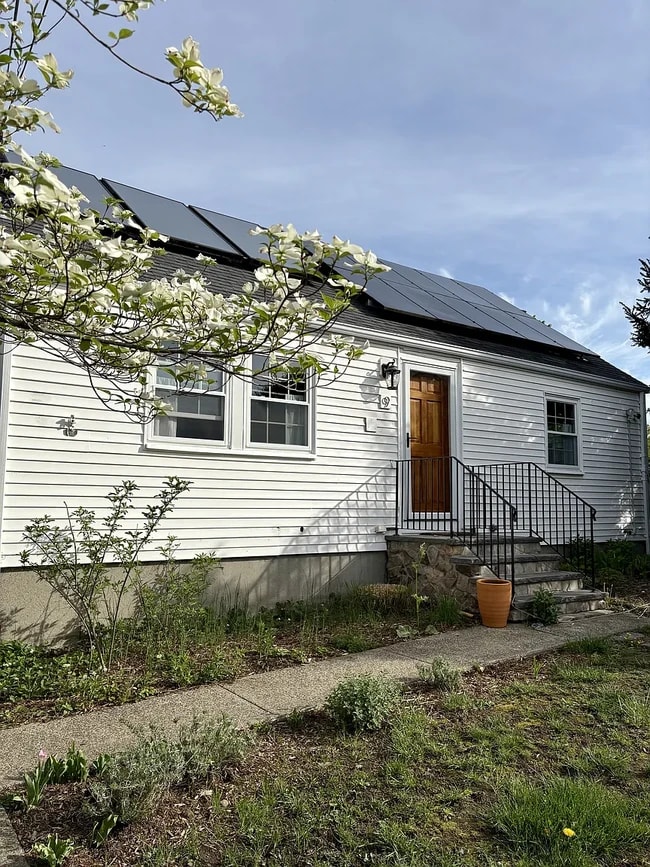 Building Photo - 9 Larkin Ln