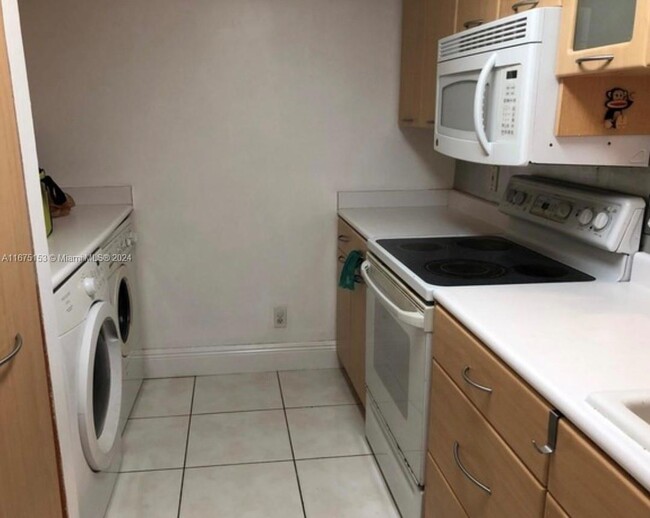 Foto del edificio - 3907 Pinewood Ln