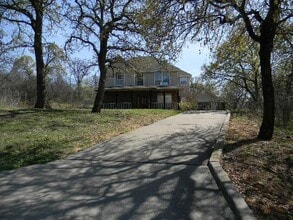 Building Photo - 416 Roland Dr