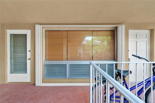 Foto del edificio - 2864 NE 32nd St