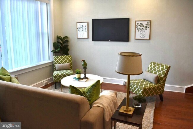 Foto del edificio - 5763 Woodcrest Ave