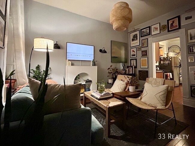 Photo - 1402 N Greenview Ave Apartment