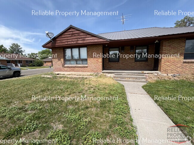Building Photo - 1051 Russett St