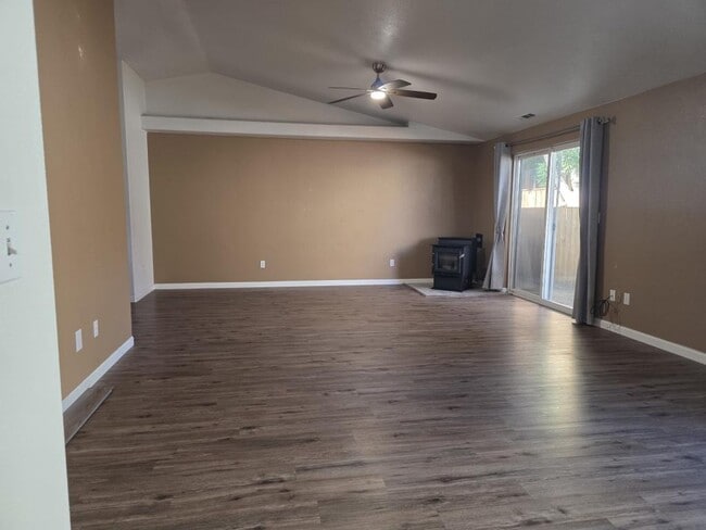 Building Photo - 209 SE Liberty Dr
