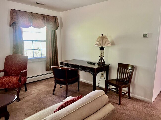 Foto del edificio - 75 Plumtree Ln