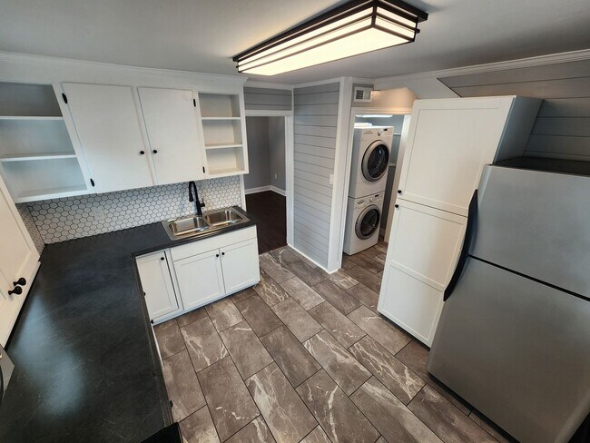 Foto del edificio - 2 Bedroom || 1 Bathroom House - Newly Reno...