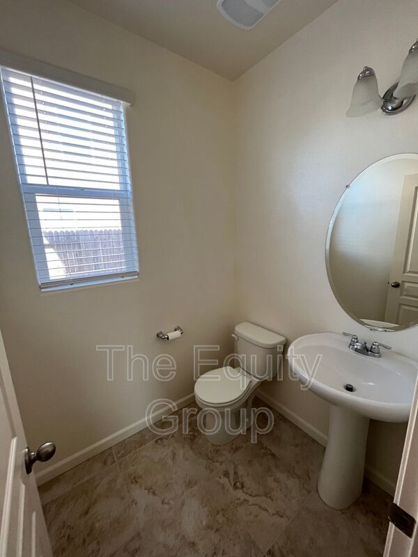 Foto del edificio - 3736 E Myrtle Ave