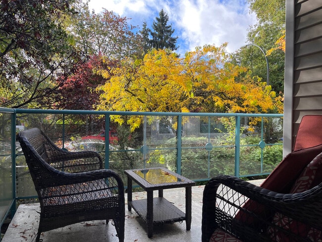 Building Photo - 735 W 15th Ave