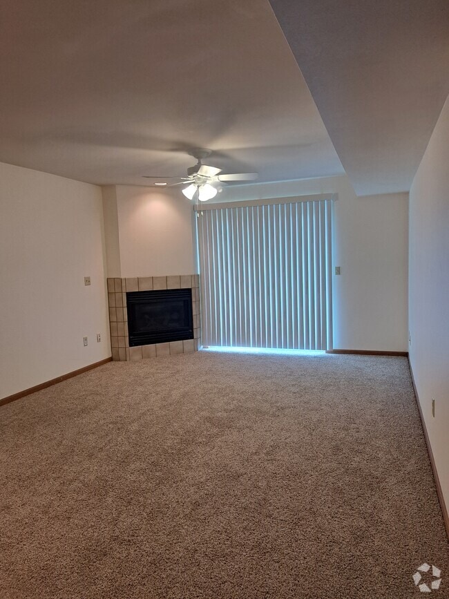 Building Photo - 586 Athletic Way