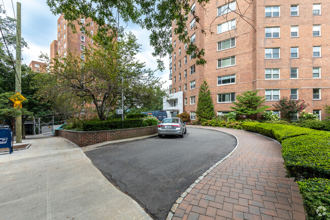 Building Photo - River Terrace Apartments