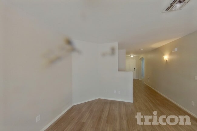 Building Photo - 43714 Cale Dr