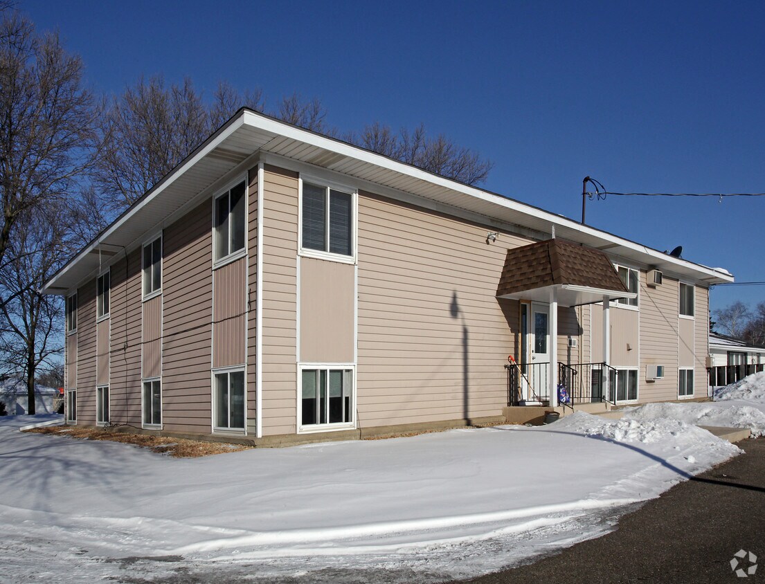 917 9th St, Farmington, MN 55024 Apartments in Farmington, MN