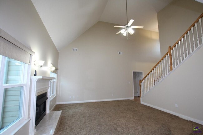 Building Photo - 221 Hummingbird Ln