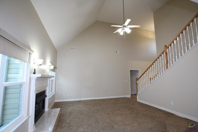 Foto del edificio - 221 Hummingbird Ln