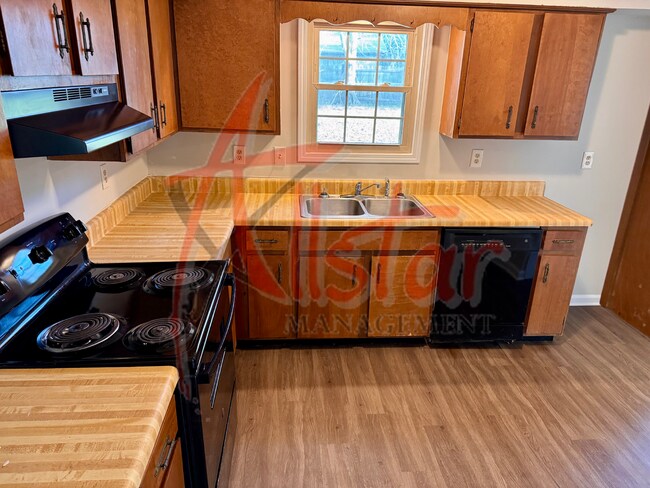 Building Photo - 900 Clarington Dr