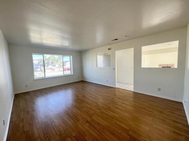 Building Photo - 2131 Beaufort Dr