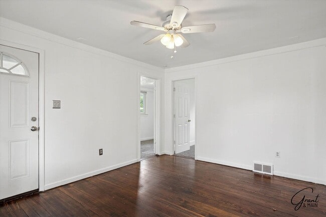 Foto del edificio - $1,350 - 3 Bed / 1 Bath House in Eastpointe