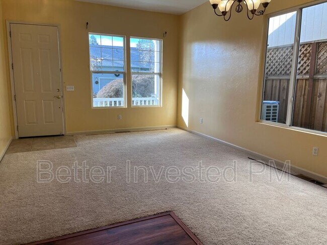 Foto del edificio - 2423 Guerneville Rd