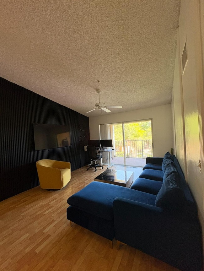 Foto del edificio - 4808 State Rd