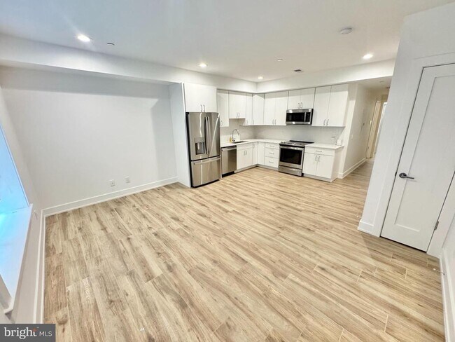 Foto del edificio - 2217 40th Pl NW