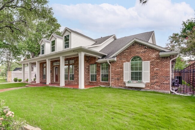 Building Photo - 7906 Del Monte Dr