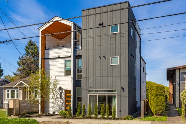 Building Photo - 3411 15th Ave S