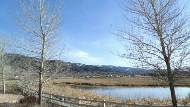 Foto del edificio - $1,997.00 - Walking Paths - Close to Schools and Shopping - Skiing - Community Pool