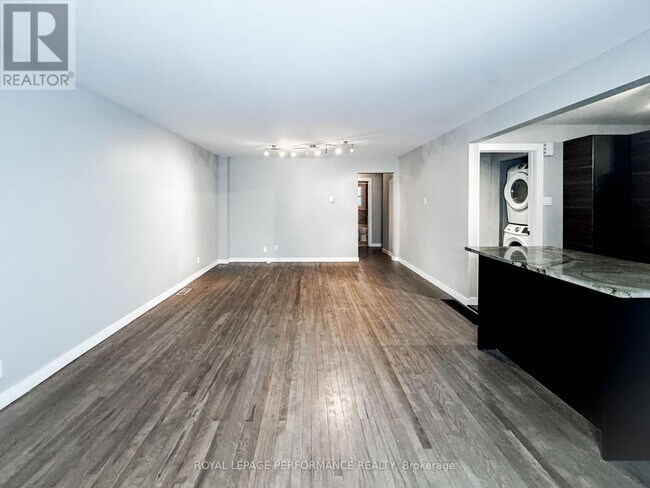 Photo du bâtiment - 726 Cummings Ave.