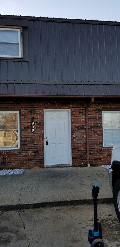 Front door - 4909 Stratford Ln