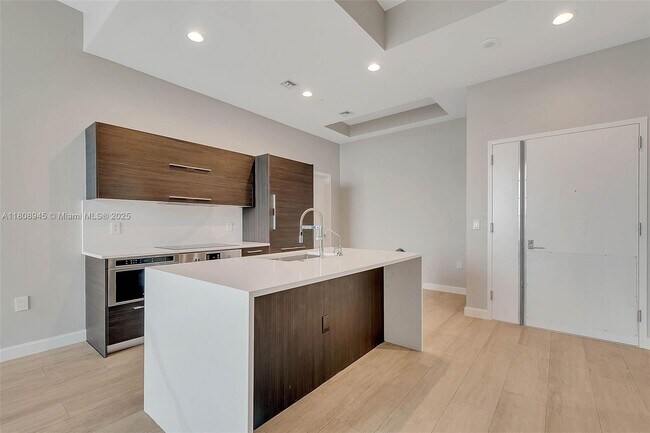Foto del edificio - 45 SW 9th St