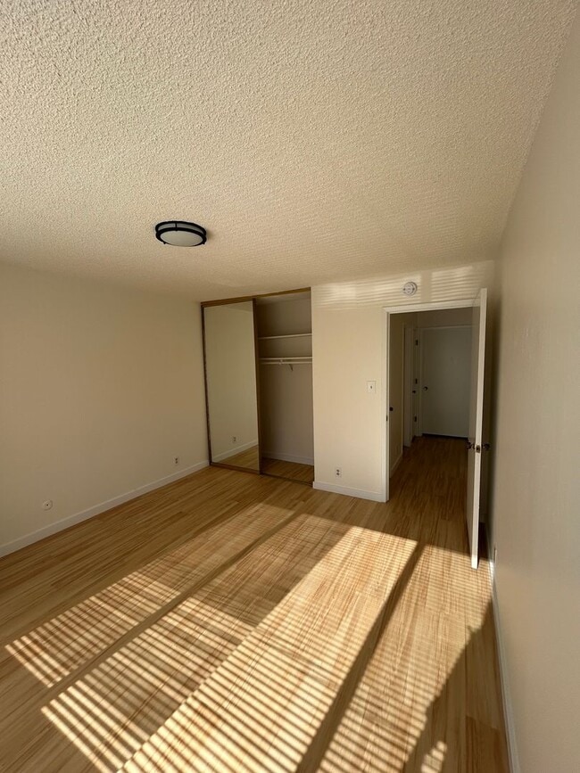 Building Photo - 1010 Anza St