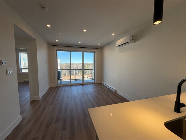 Building Photo - 1035 Melanson Rd